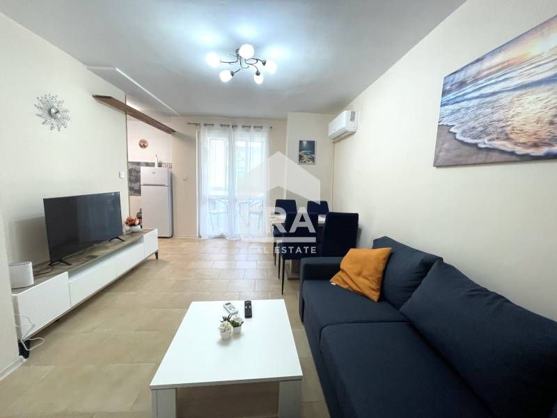 Дава се под наем Тристаен апартамент в Варна, ВИНС - 100 кв.м за 1196.97 € - Снимка #1