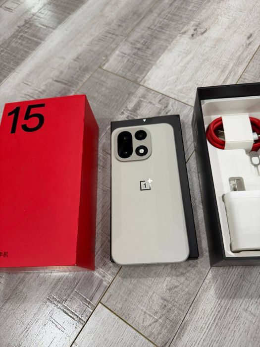 OnePlus 15.  256Gb