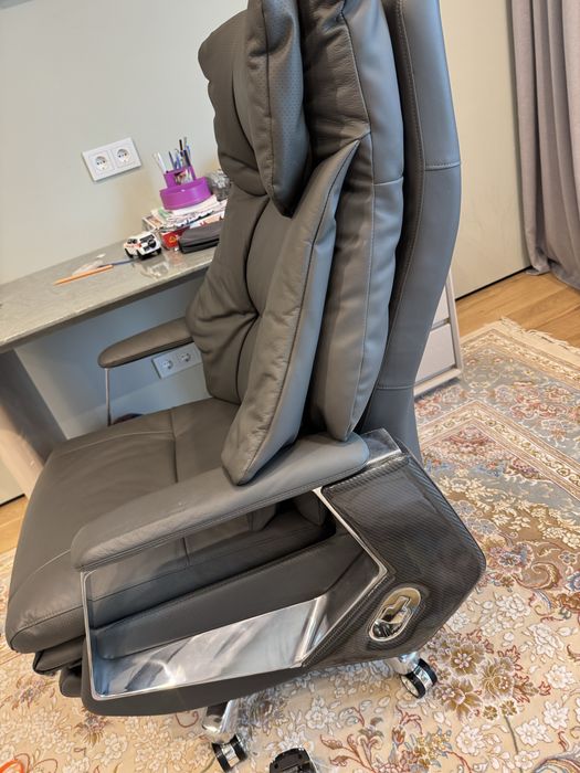 Продам кожаное кресло руководителя