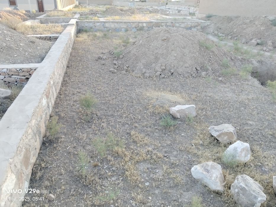 Нурота тумани Парпи узоқ массивида ер участка сотилади