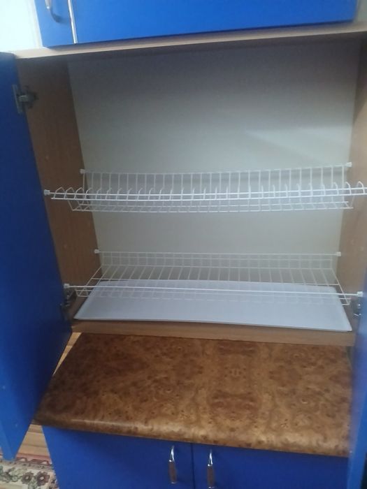 Продам кухонный шкаф для посуды.