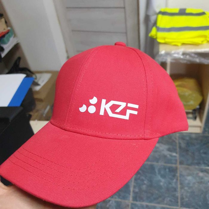 логотипы на спецодежды , принт и вышивку на футболки и бейсболки.