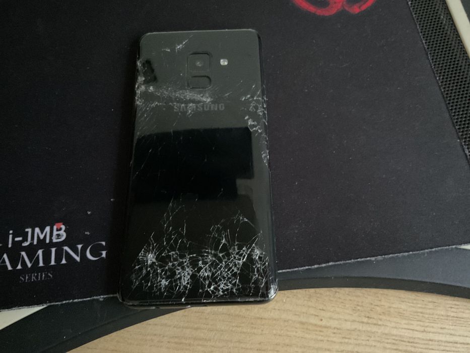 Telefon Android Samsung A8