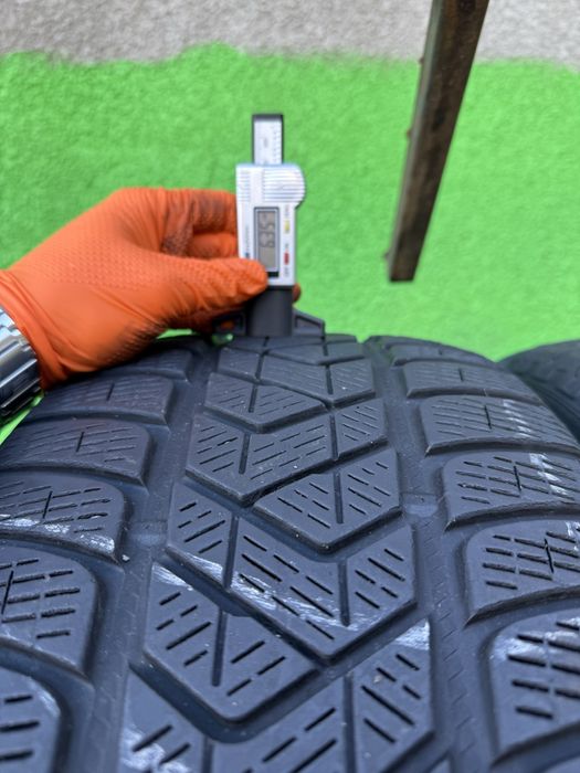 235/55/19 PIRELLI Scorpion Winter DOT 2022