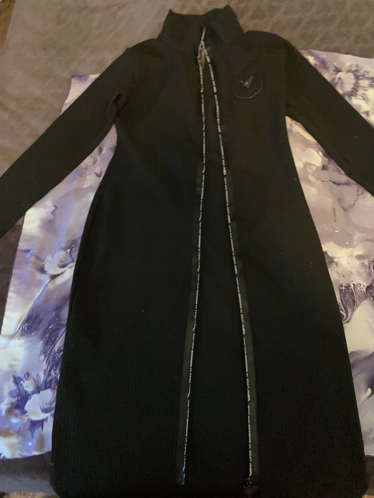 Страхотна спортна рокля с цип отпред