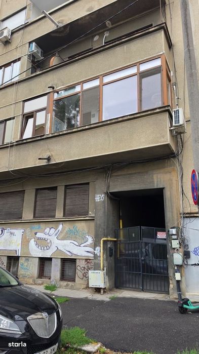 Garsonieră cu curte în centrul vechi, 350 EUR