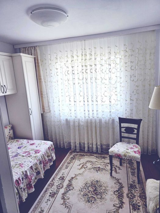 Vând apartament cu 3 camere, decomandat