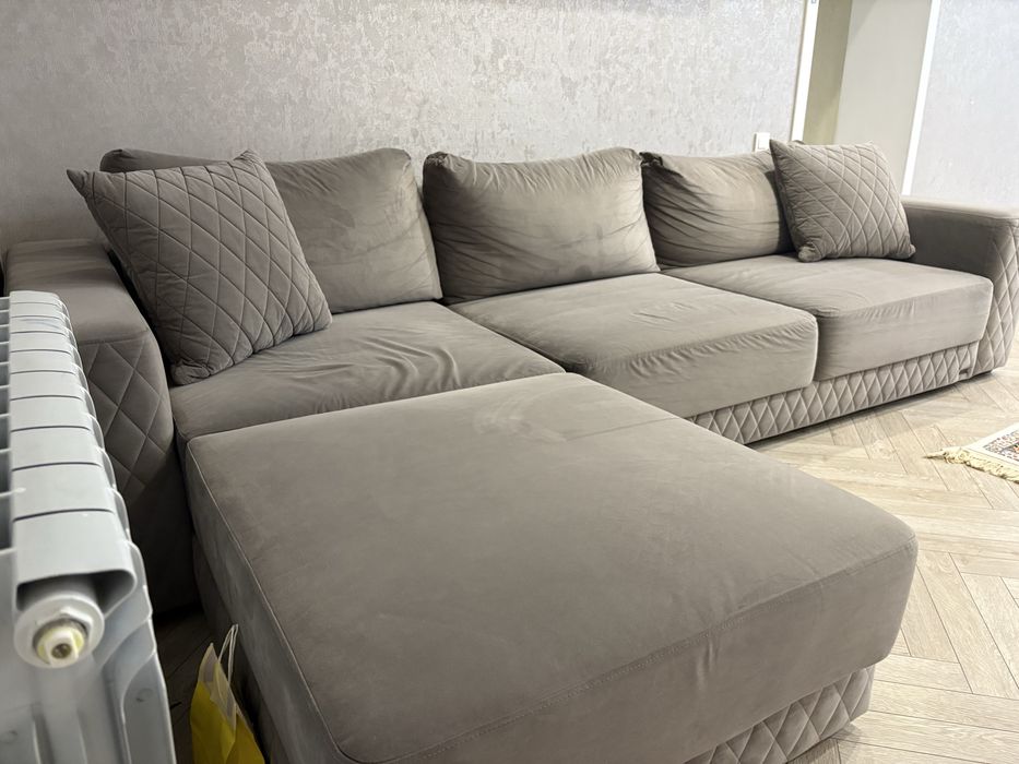 Почти новый диван