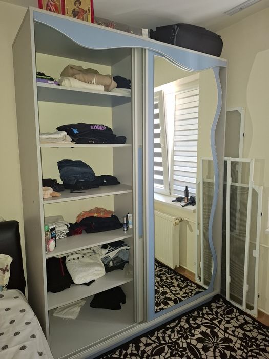 Vând pat 160/2 m+ sifonier 220 înălțime/160 latime/60 adâncime.