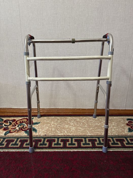 Ходунки для пожилых с регулируемой высотой