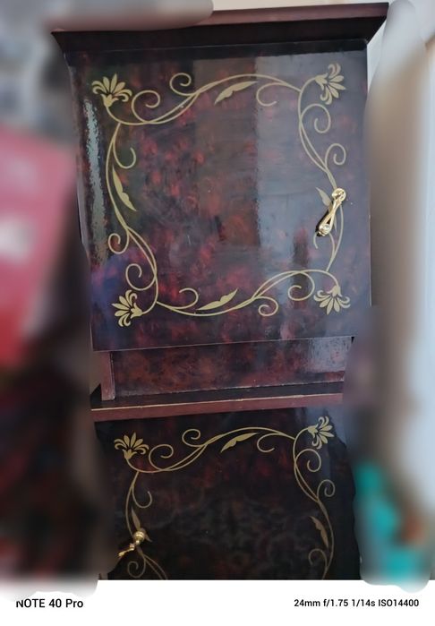 Pardoz oyna,2 ta tumbochka, va stulcha sotiladi