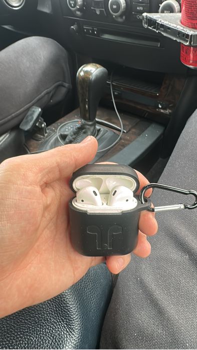Продам аирподс в хорошем сосояние