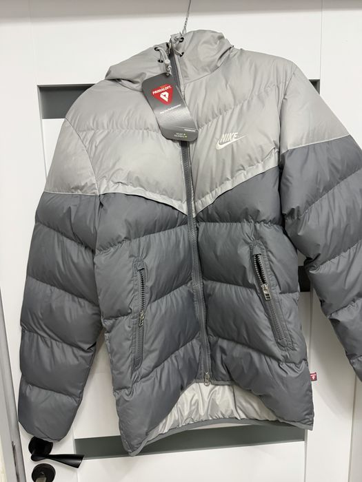 Geaca nike marimea xs