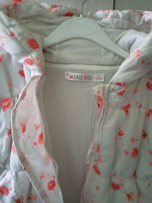 Демисезонная куртка для девочки (98 см)