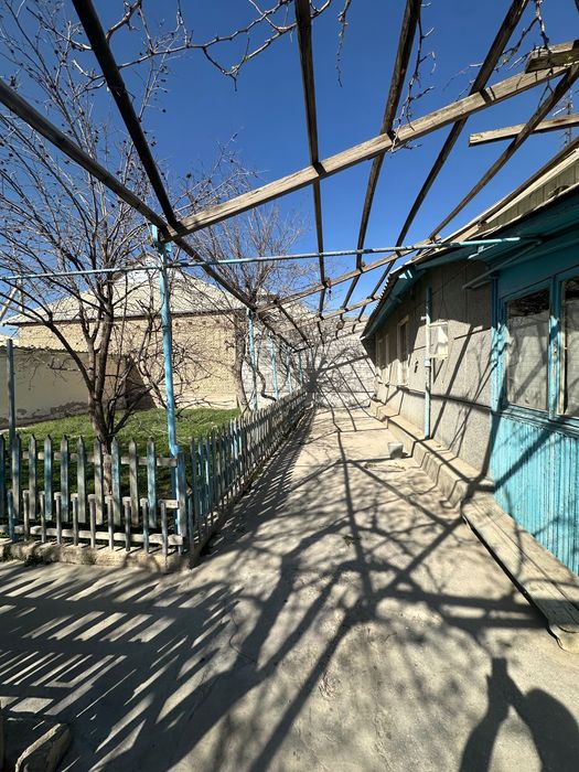 Продаю г. Навои, в военном городке зем. участок 8 соток