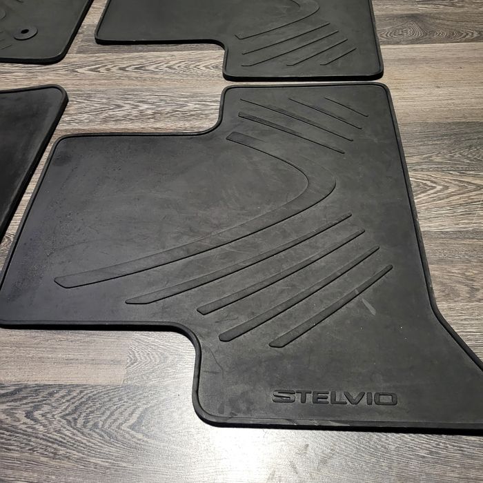 Оригинални гумени стелки за Алфа Ромео Стелвио