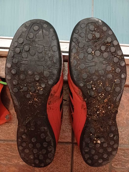 футболни обувки adidas