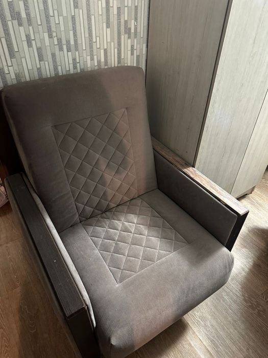 Диван с креслом вместе