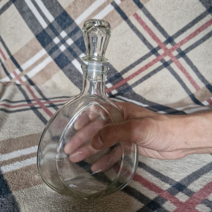 Графин стеклянный.