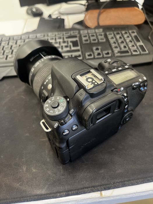 Vând Canon Eos 70D