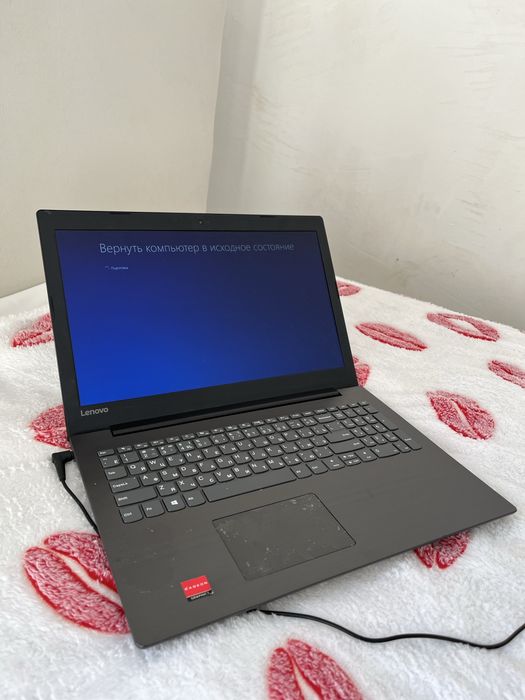 Ноутбук Lenovo.