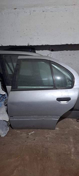 Дверь Nissan Primera P10 седан, хечбек