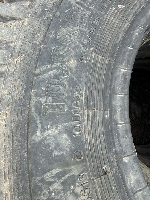 Продам шины на камаз 10R20