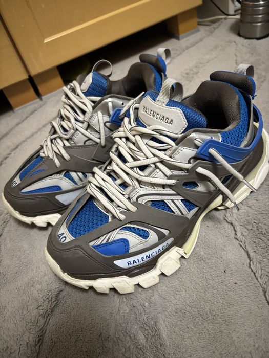 Balenciaga track led