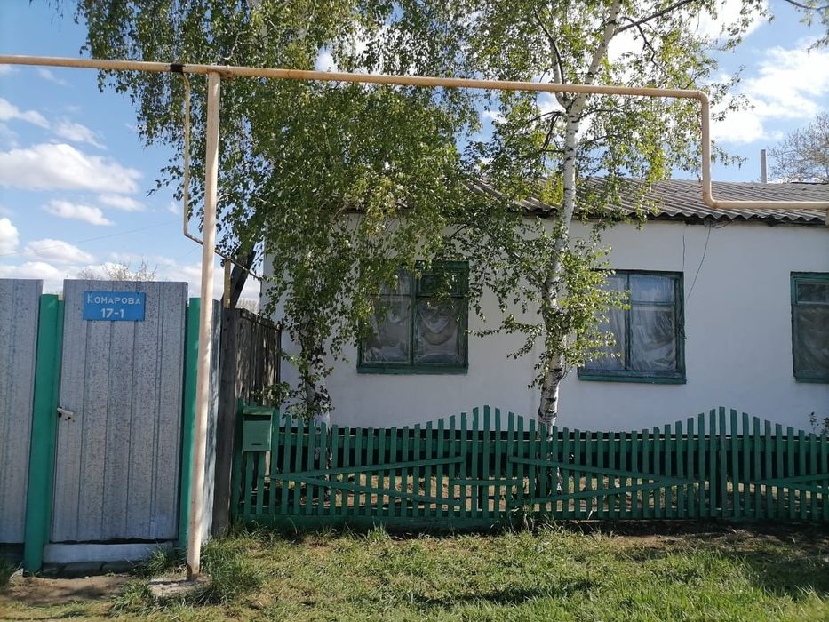 Продаеться часть дома в двухвартирном доме.