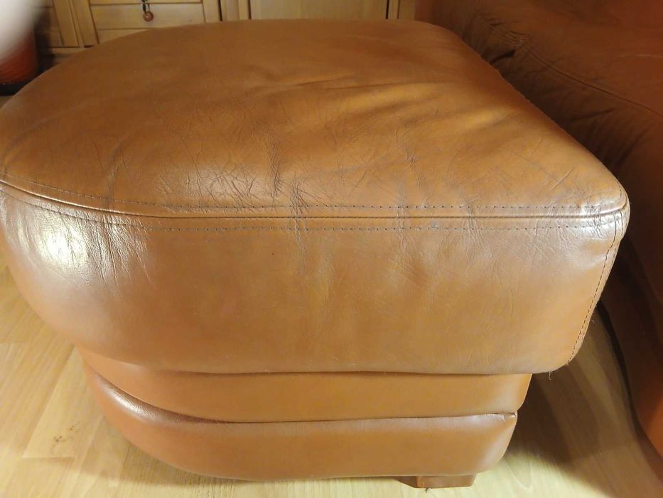 Кожена холна гарнитура: Дивани Тройка/ 3-ка, Двойка/ 2-ка, 2 табуретки