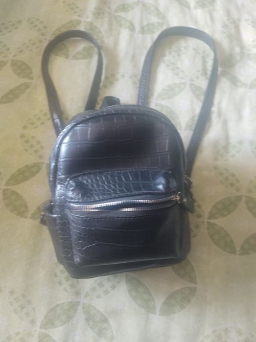 Раница черна кожена