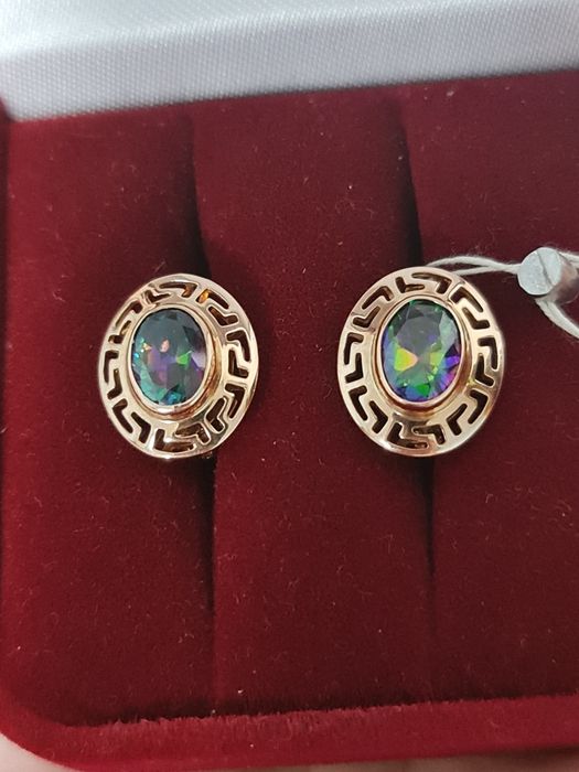 Золотые серьги с мистик топазом
