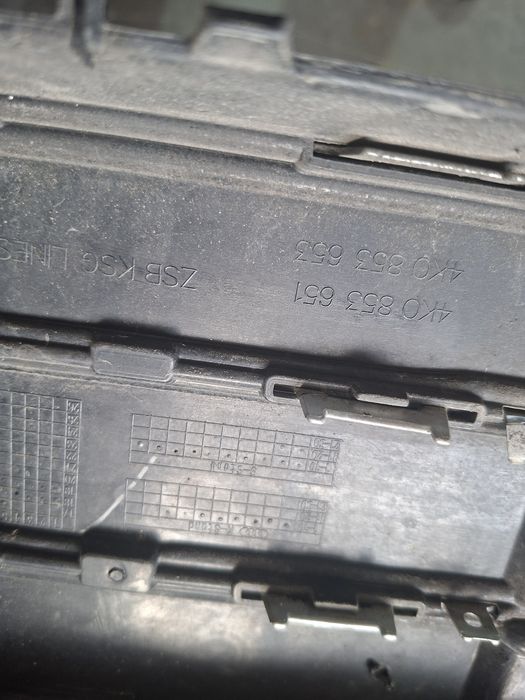 Grila Radiator Audi A6 S6 C8 cu mic defect
