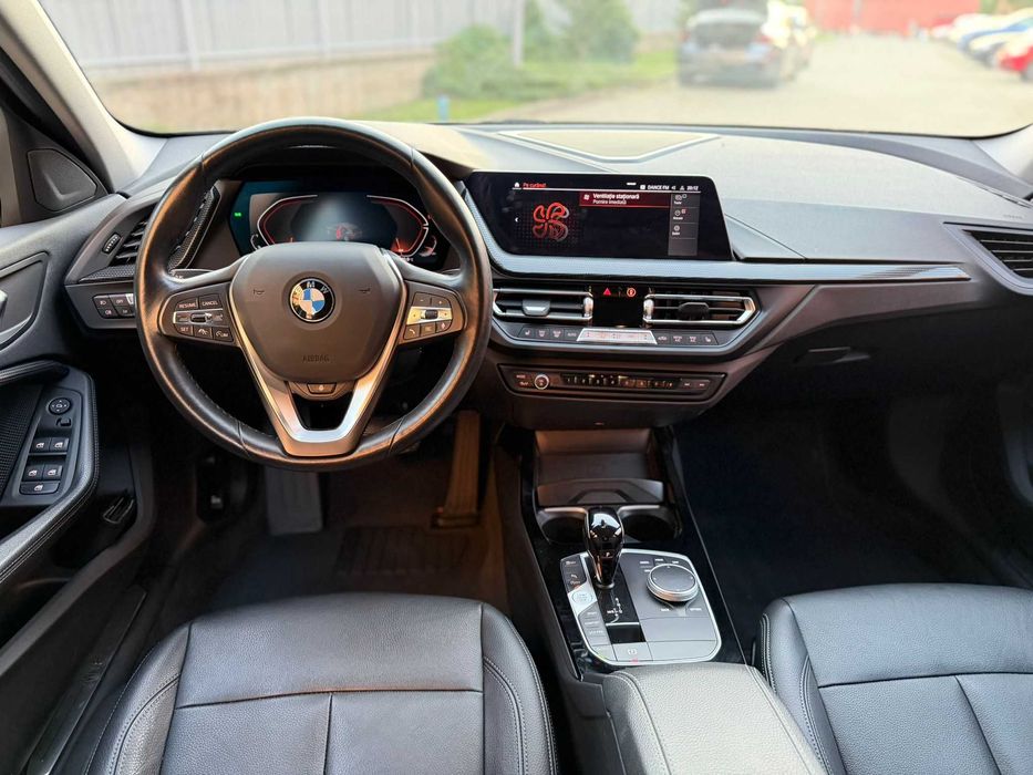 BMW Seria 1 118i 2023 Luxury - 16000km