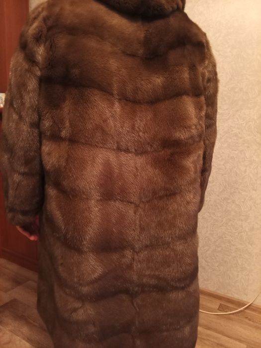 Шуба норковая цвет орех б/у