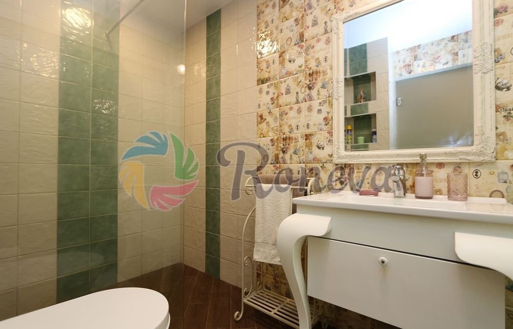 Дава се под наем Тристаен апартамент в Варна, Център - 100 кв.м за 1100 € - Снимка #11