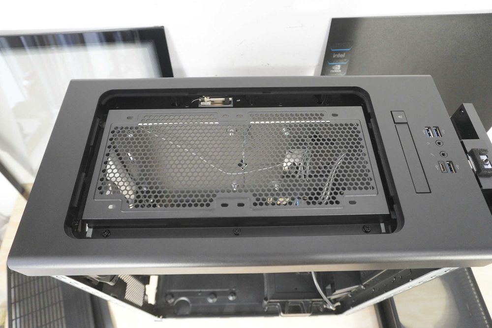 Компютърна кутия Acer Predator ATX с 3 RGB Вентилатора и PCIE Riser / Вкл.ДДС