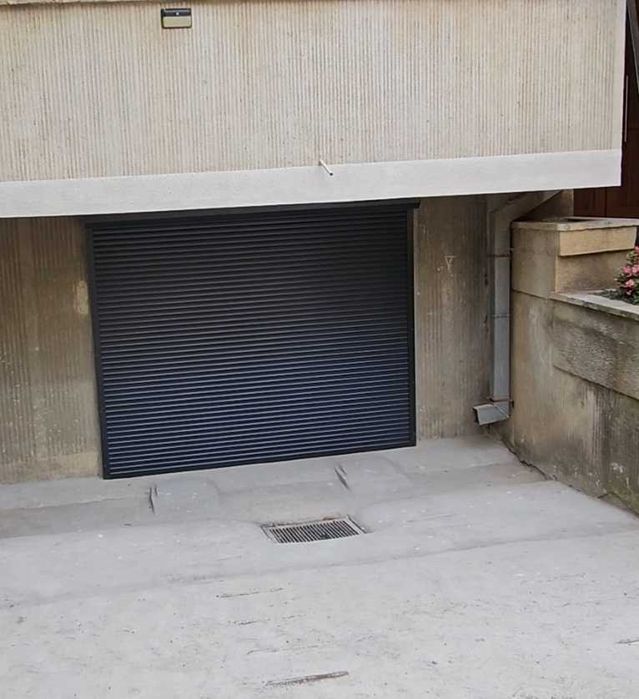 Inchiriez garaj la demisol bloc, zona Arcu - Rapa Galbena