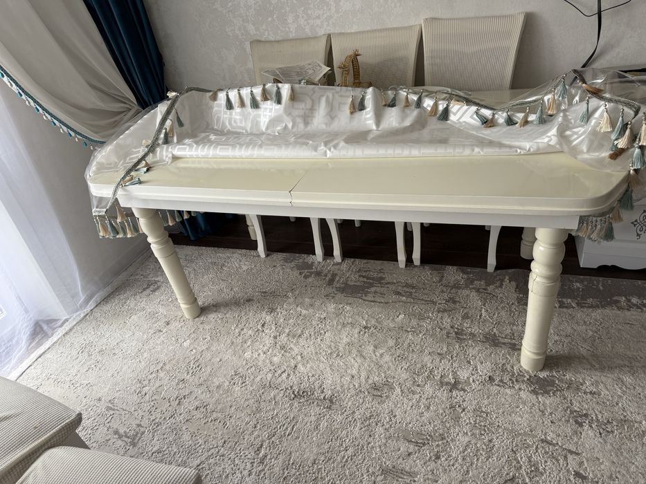 Обеденный раздвижной стол