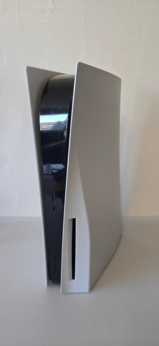 Реновирана конзола Sony Playstation 5 Disc, 825GB, 1 джойстик