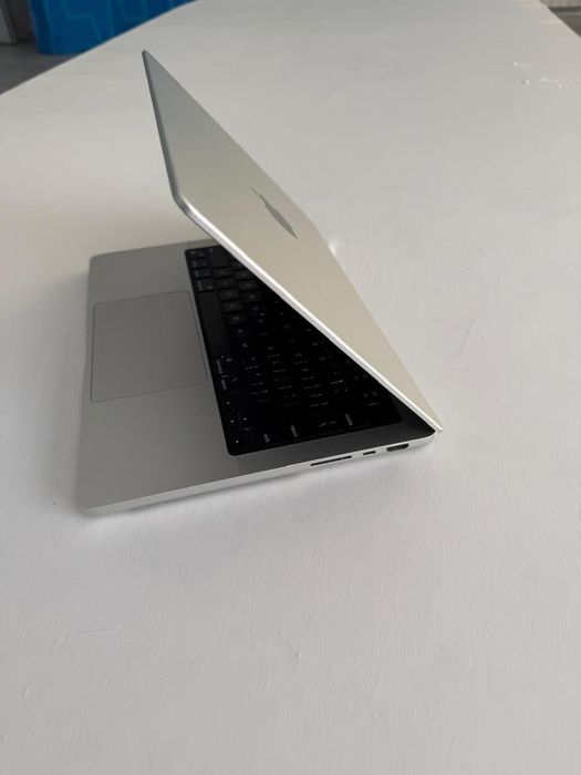 MacBook Pro 14" M3 Pro, 18 ГБ / 512 ГБ