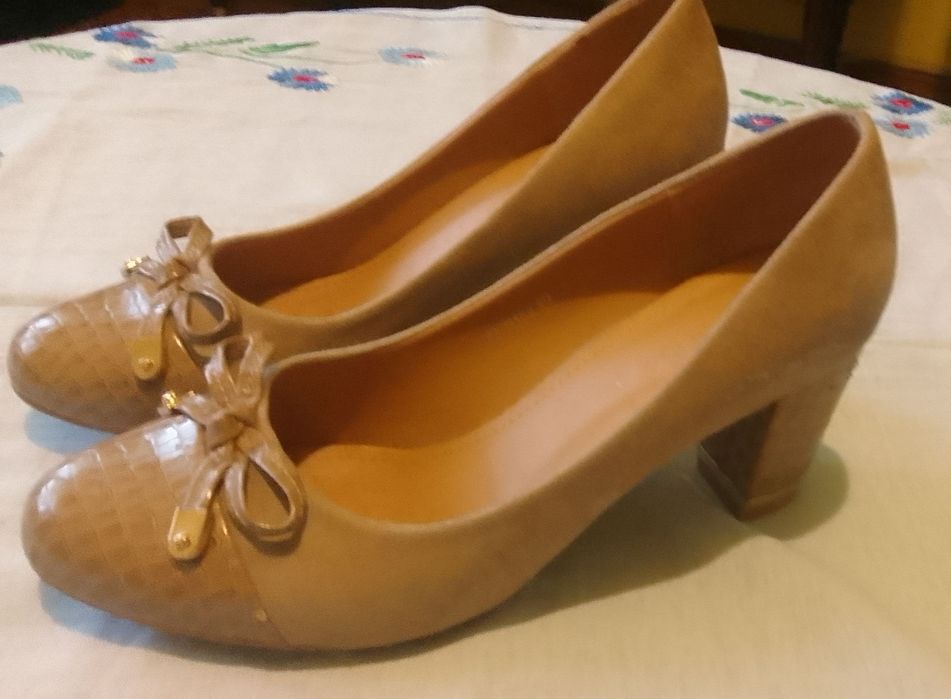 Pantofi lacuiti cu toc gros