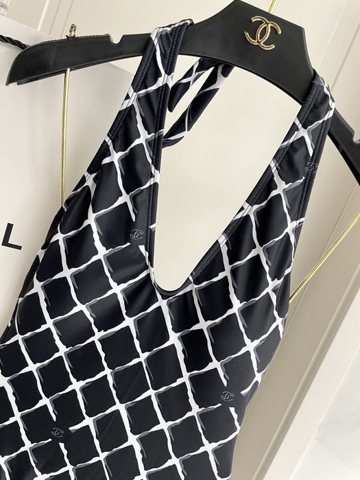 Купальник слитный новый