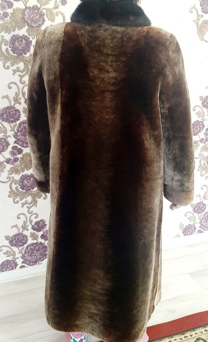 Продам шубу мутон , воротник норка.