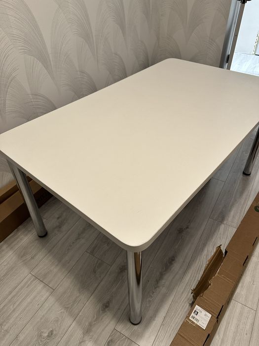 Стол обеденный