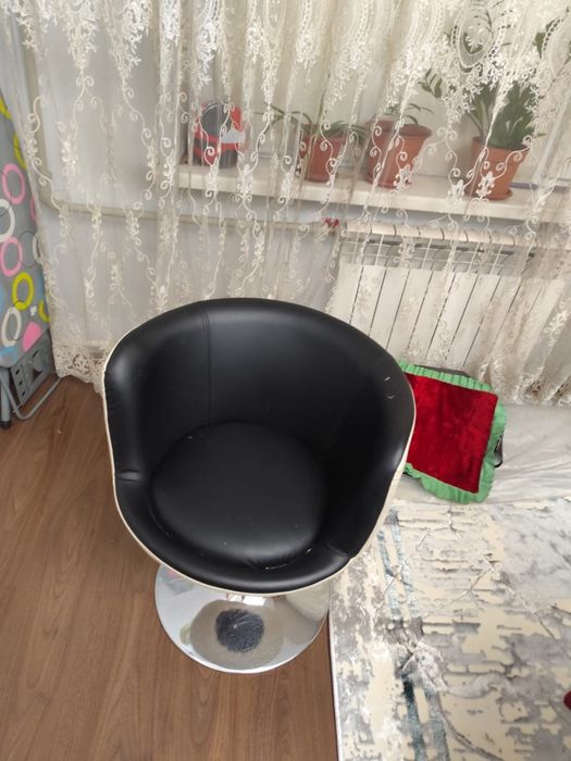 Продам крутящееся кресло.
