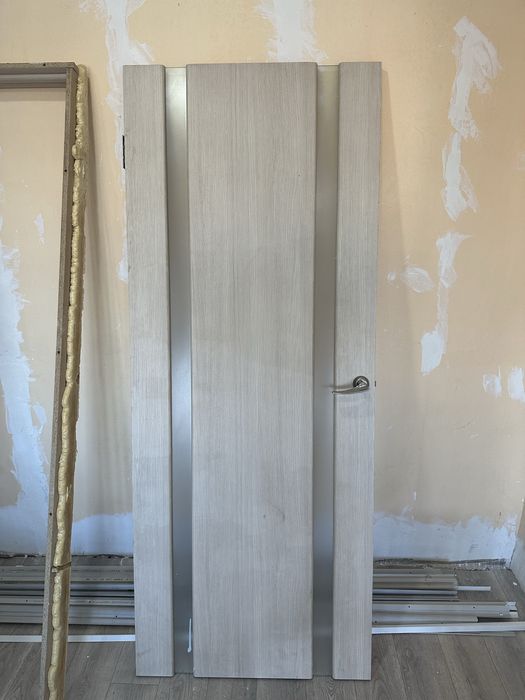 Продам дверь 80 на 200 с коробкой