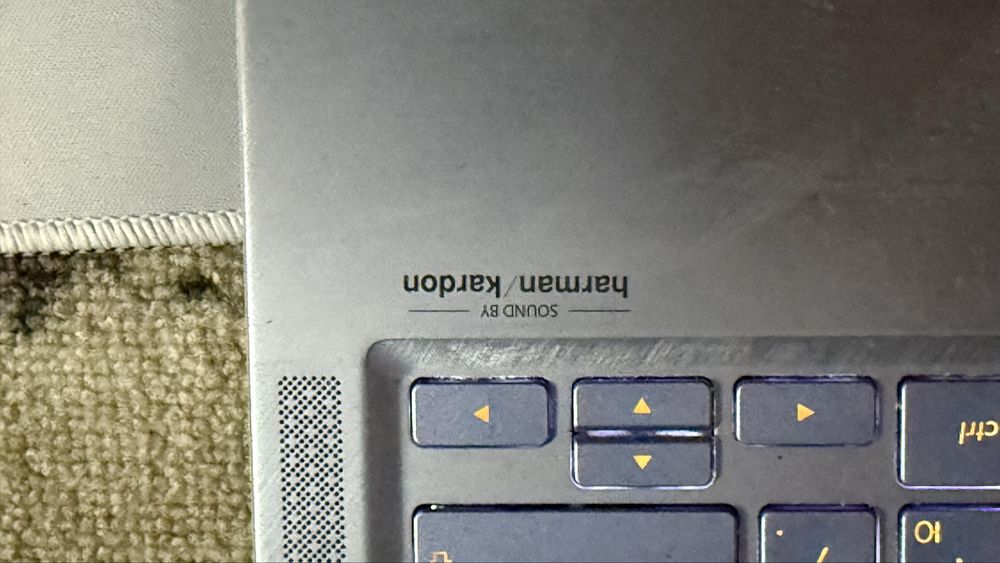 Asus zenbook 8/256Gb