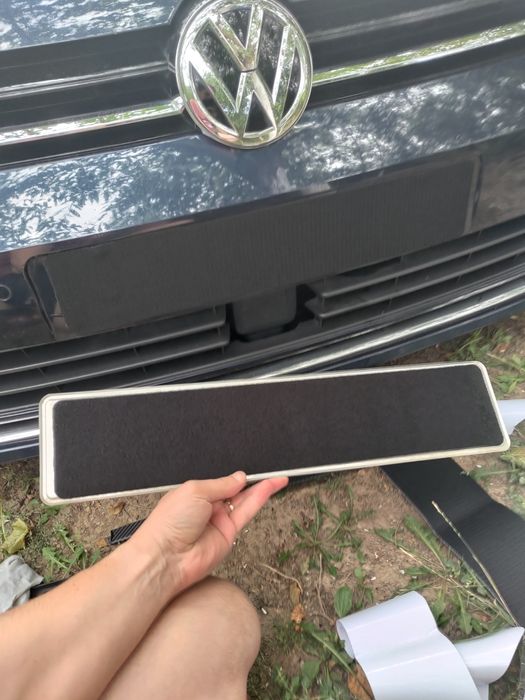 Suport plăcute înmatriculare, doua seturi, 4 placi autoadezive și scai