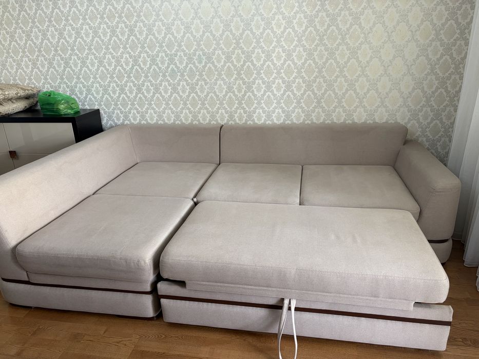 Угловой диван ADK с подушками 180 × 280 см